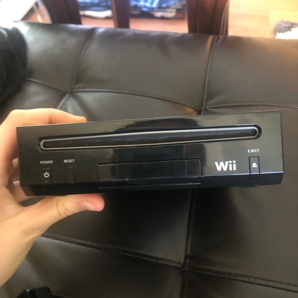 Wii - Picture 2 of 2